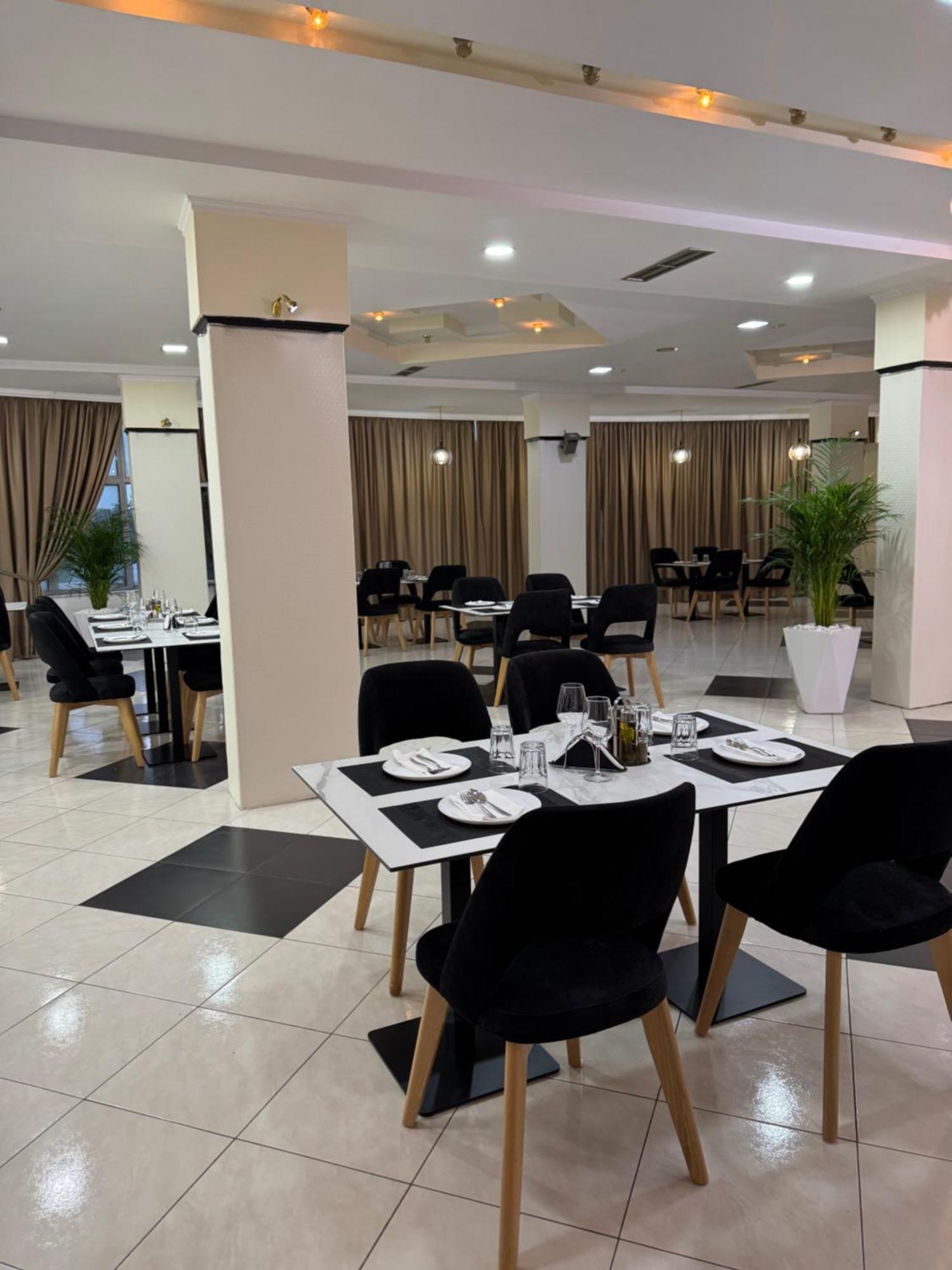 Grand Hotel Gjyshi Qerek Luaran gambar