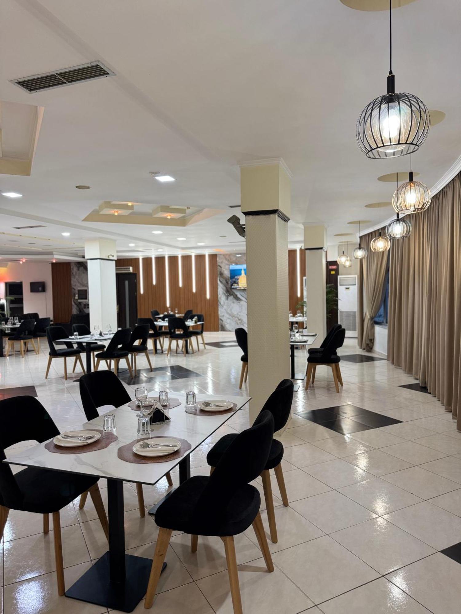 Grand Hotel Gjyshi Qerek Luaran gambar