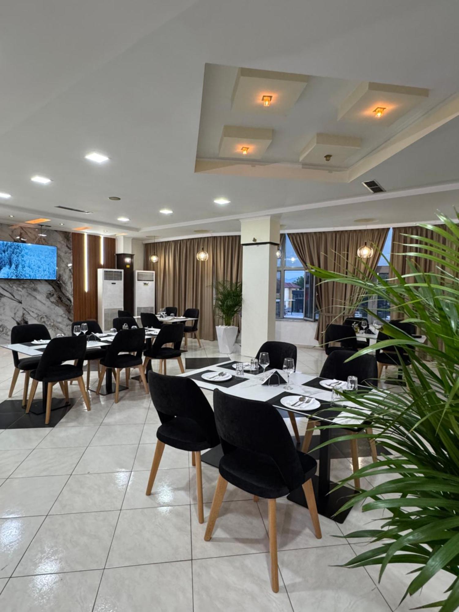Grand Hotel Gjyshi Qerek Luaran gambar